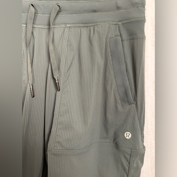 Lululemon Ruched Joggers - Picture 3 of 7